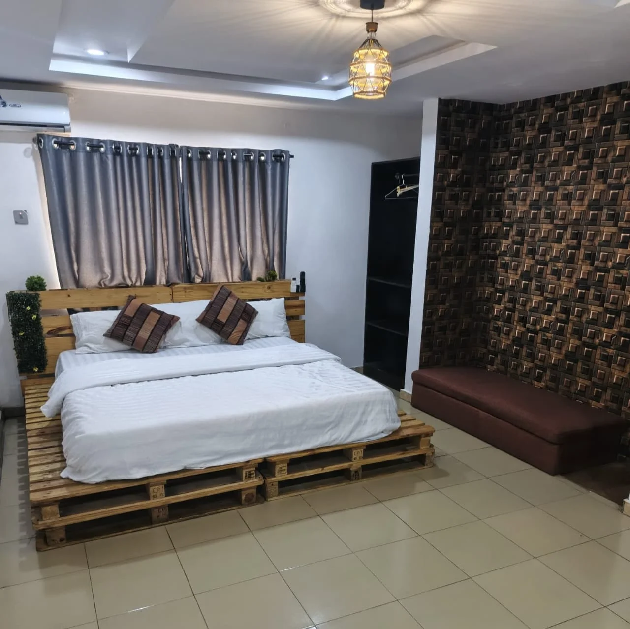 Inside the 2 bedroom apartment, photo 4